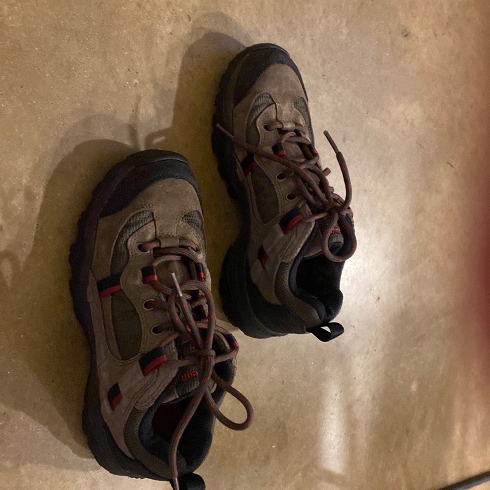 Women’s hiking boots, size 7
